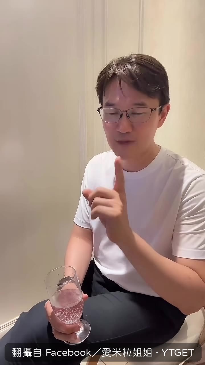 馬夫在白馬前面掛青菜