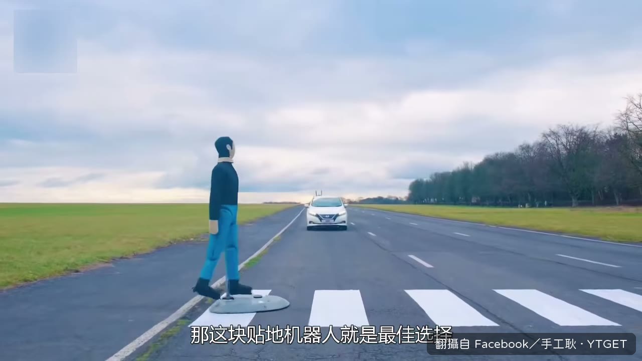 模型靠磁吸吸在機器人上