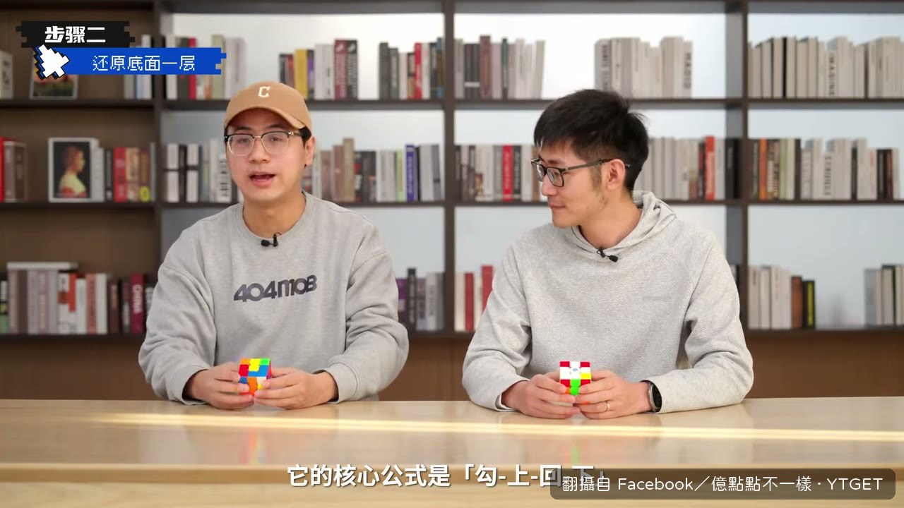 勾是右手食指撥動