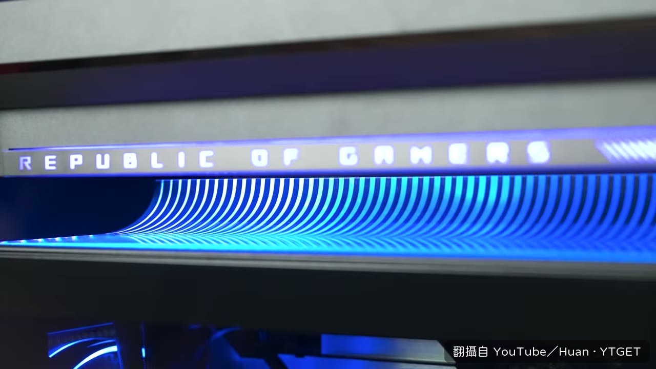 頂部鏤空同時是搬運扶手與冷排進氣口