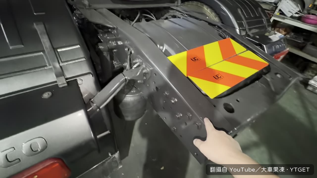 噴完金油整台車發亮