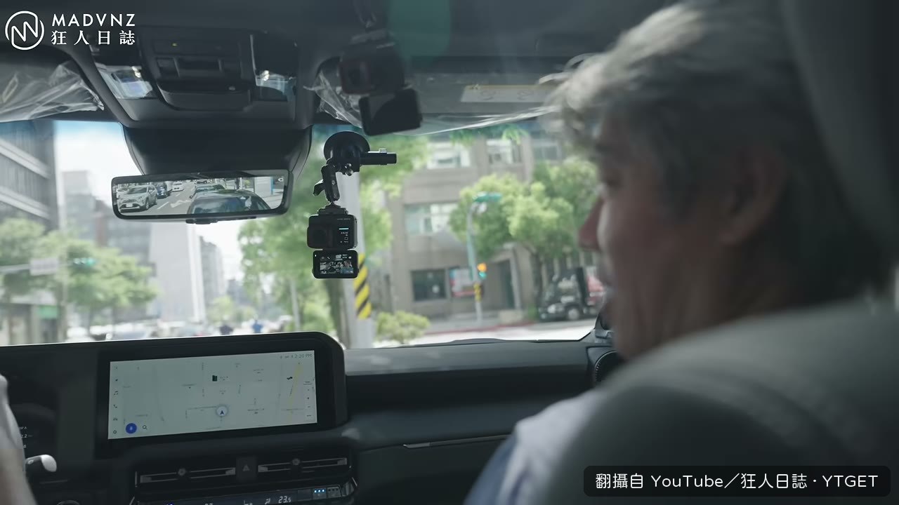 LC70 車主坐進第三排試乘