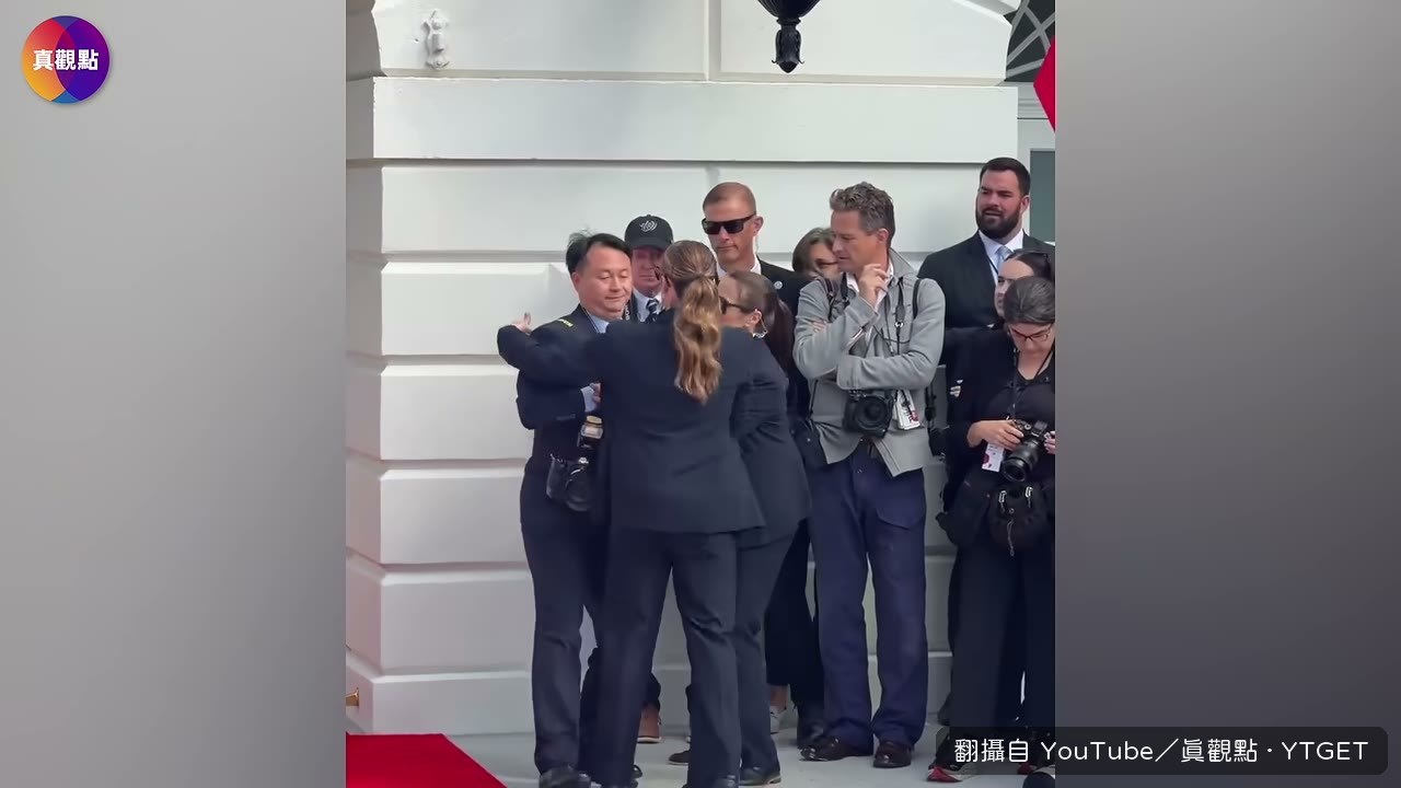 中國記者越界，特勤局上前攔人