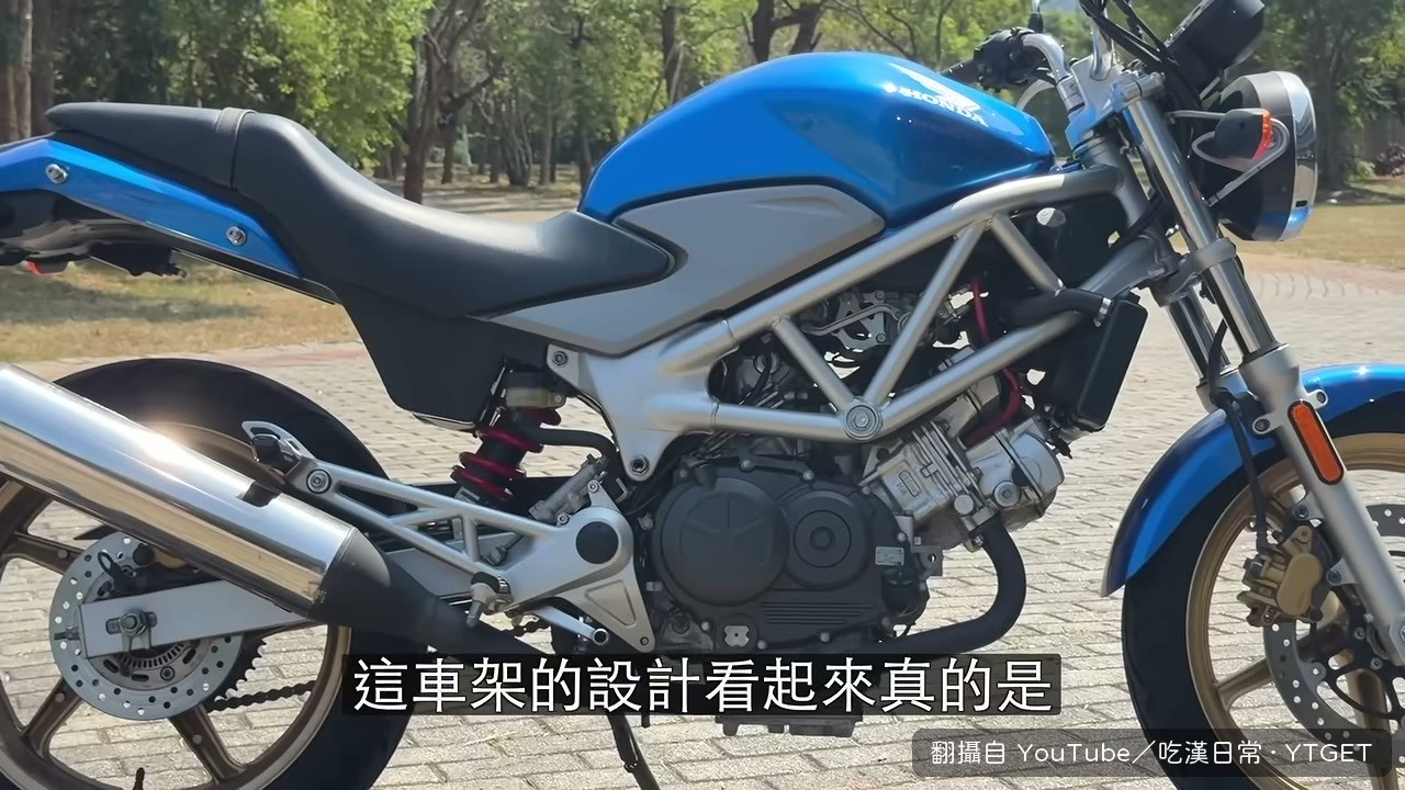 鋼管車架與鎖在引擎上的搖臂