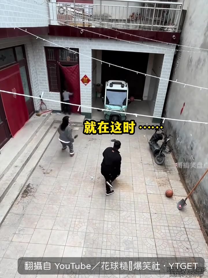 終於追上，小孩捱打後懵了