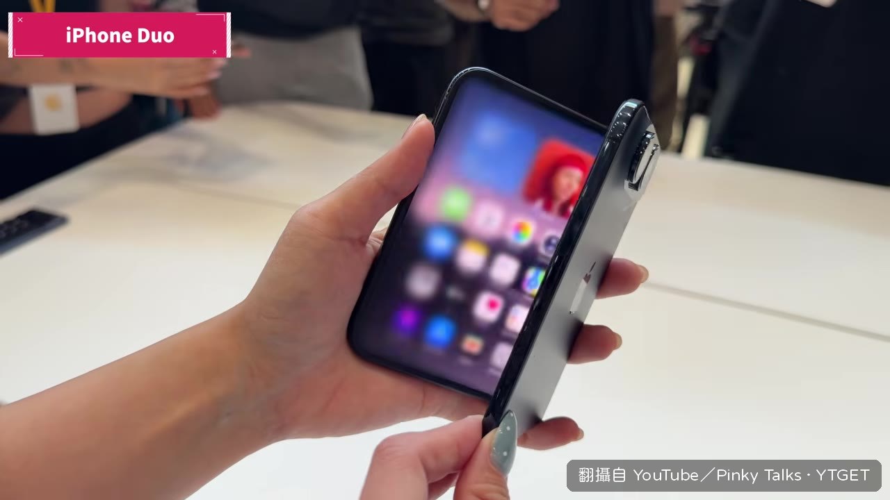 開啟機身，外螢幕像變透明