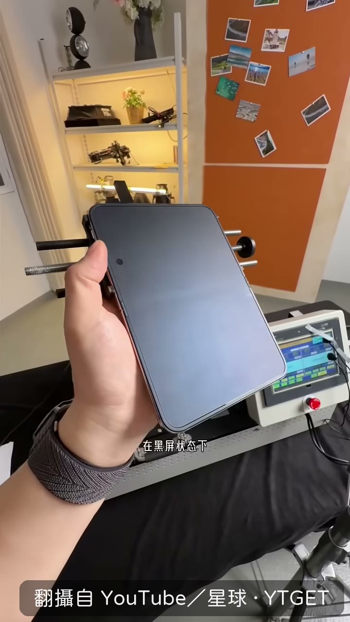 黑屏下摺痕寬得明顯