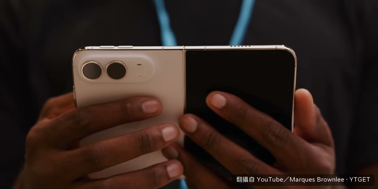 小米 18 Fold 背面有三顆鏡頭