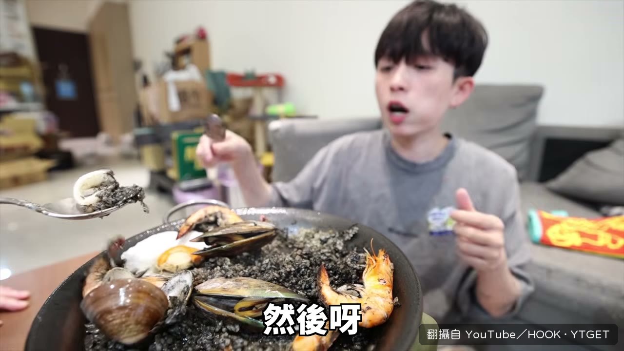 用扇貝當湯匙挖燉飯