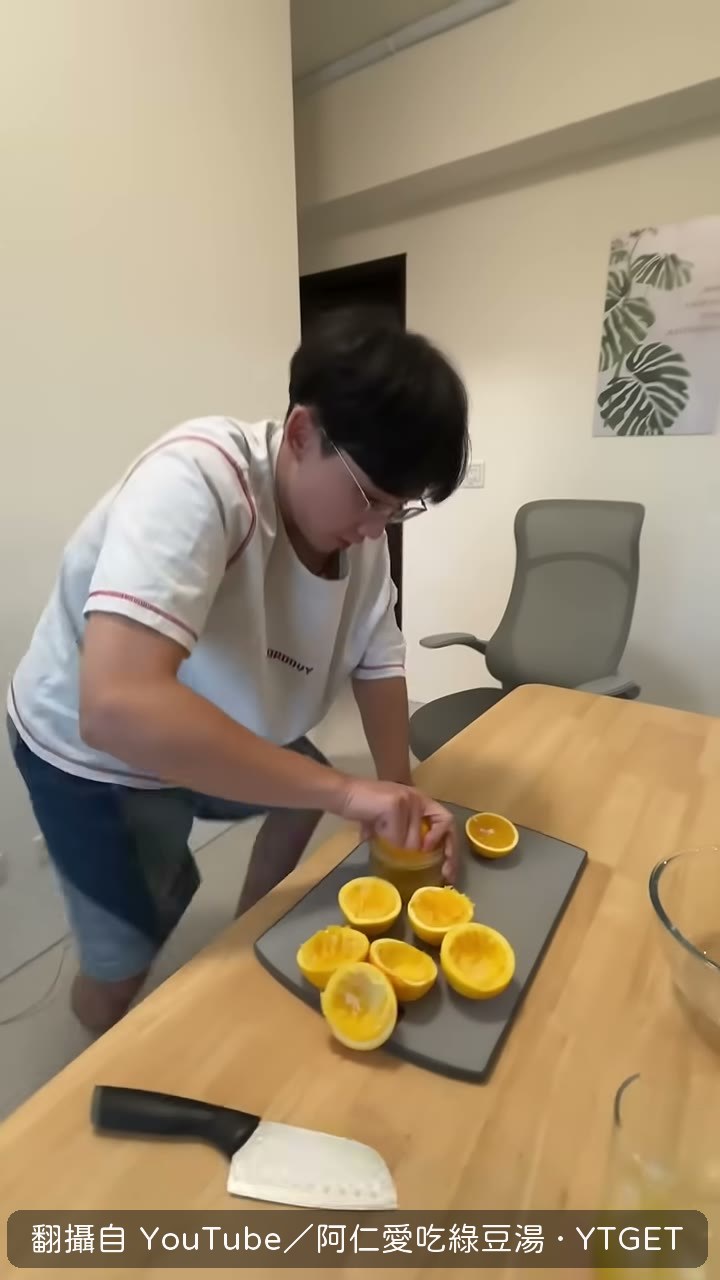 米塔的腳被拿來按摩