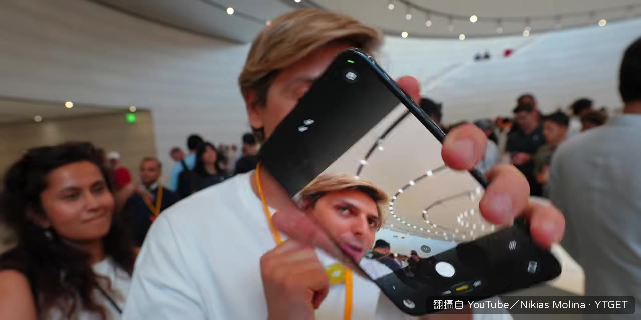 被拍的人可以從內螢幕看到自己