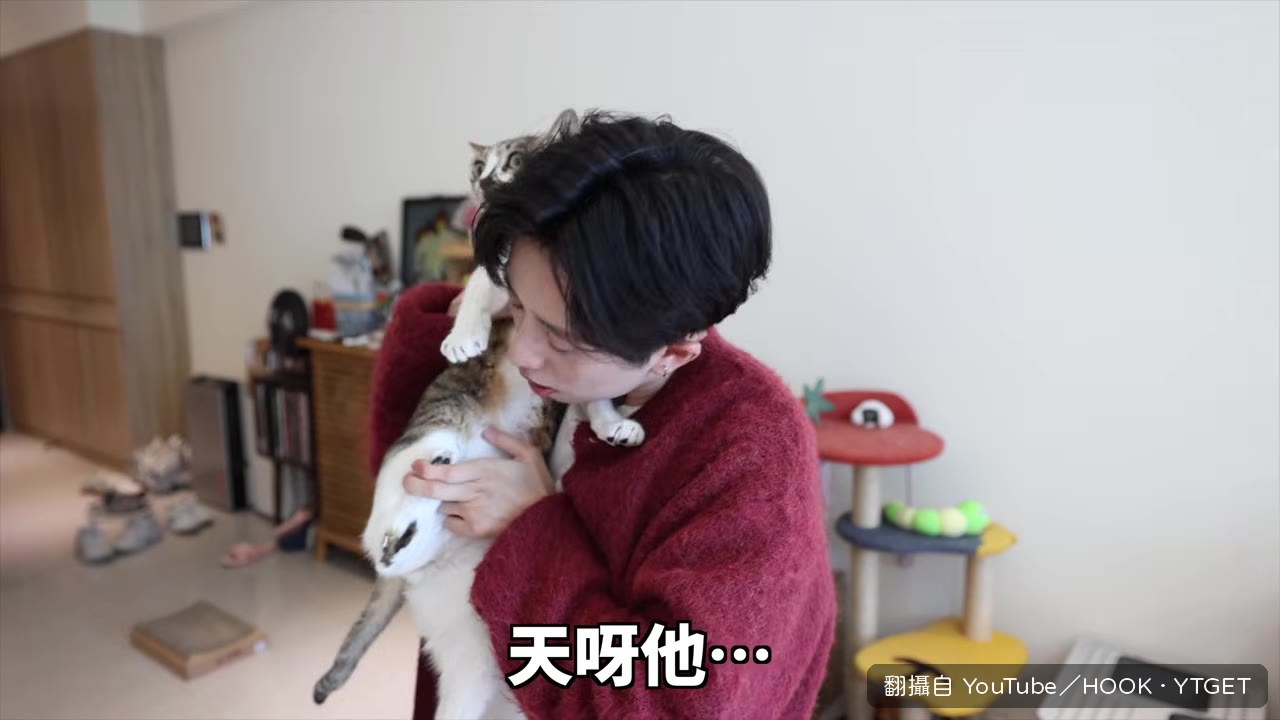 店員的狗踩到自己的屎