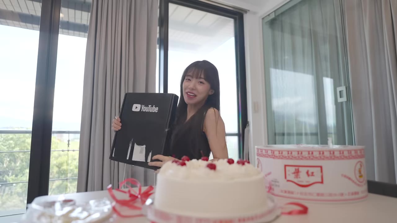 李多慧宣布自己是一百萬YouTuber
