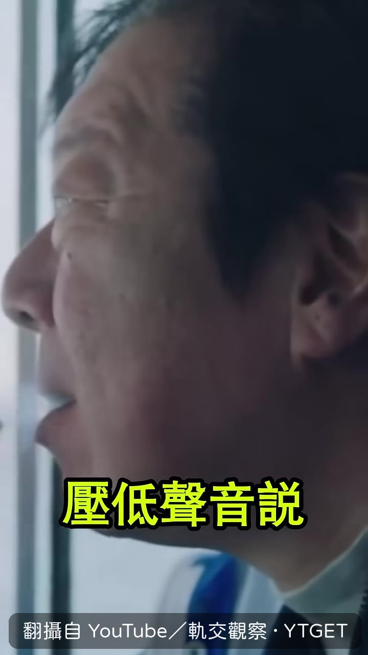 船長說潛水服領口卡著黑色鱗片