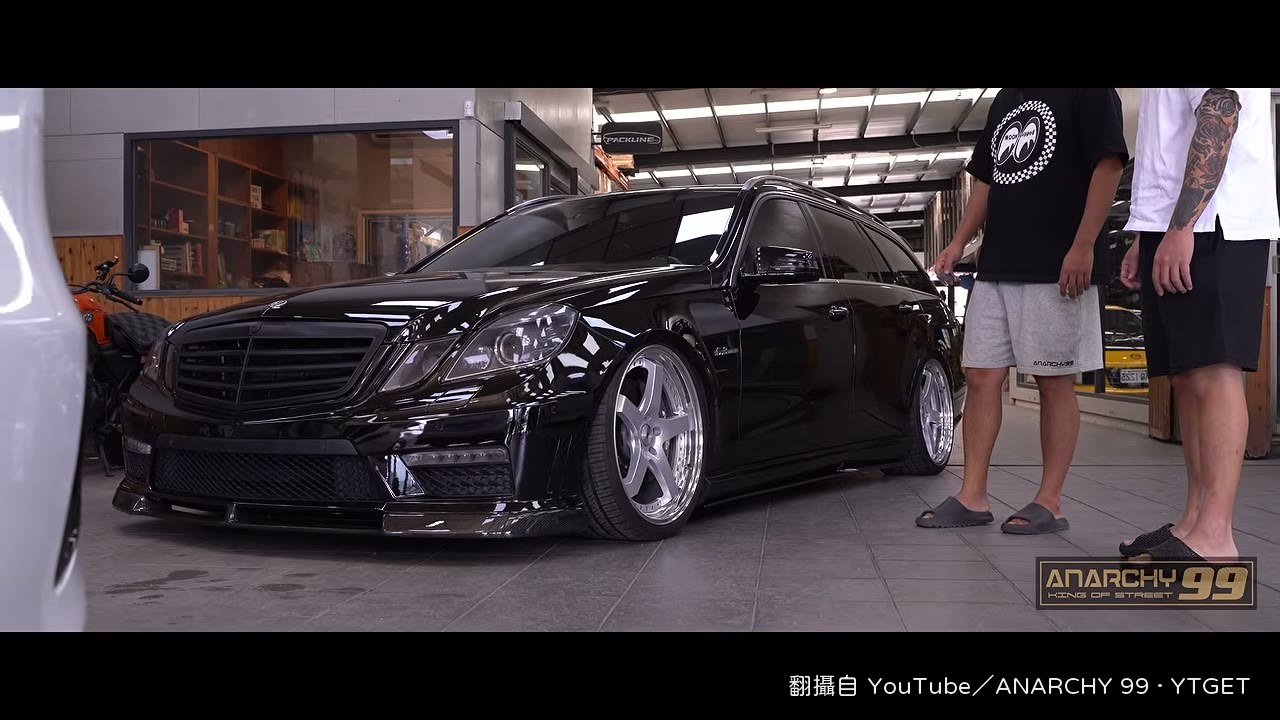 車身降到輪胎緊貼輪拱