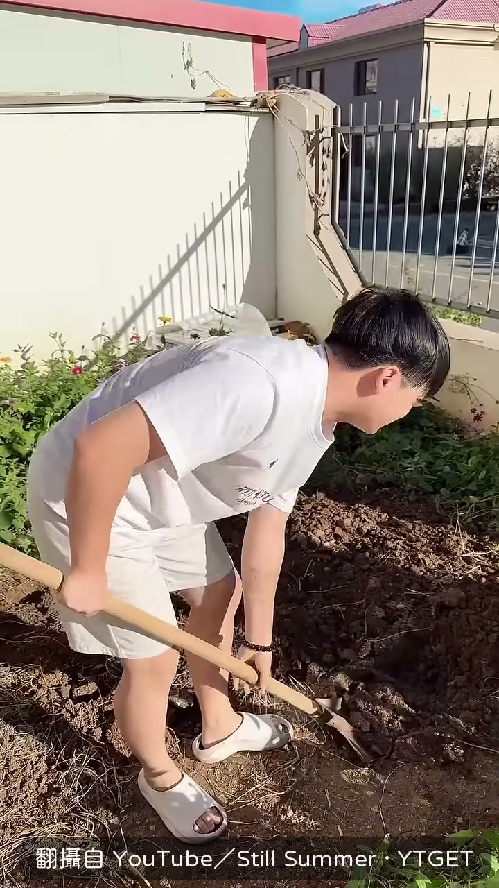 街頭喝可樂被整,一臉茫然