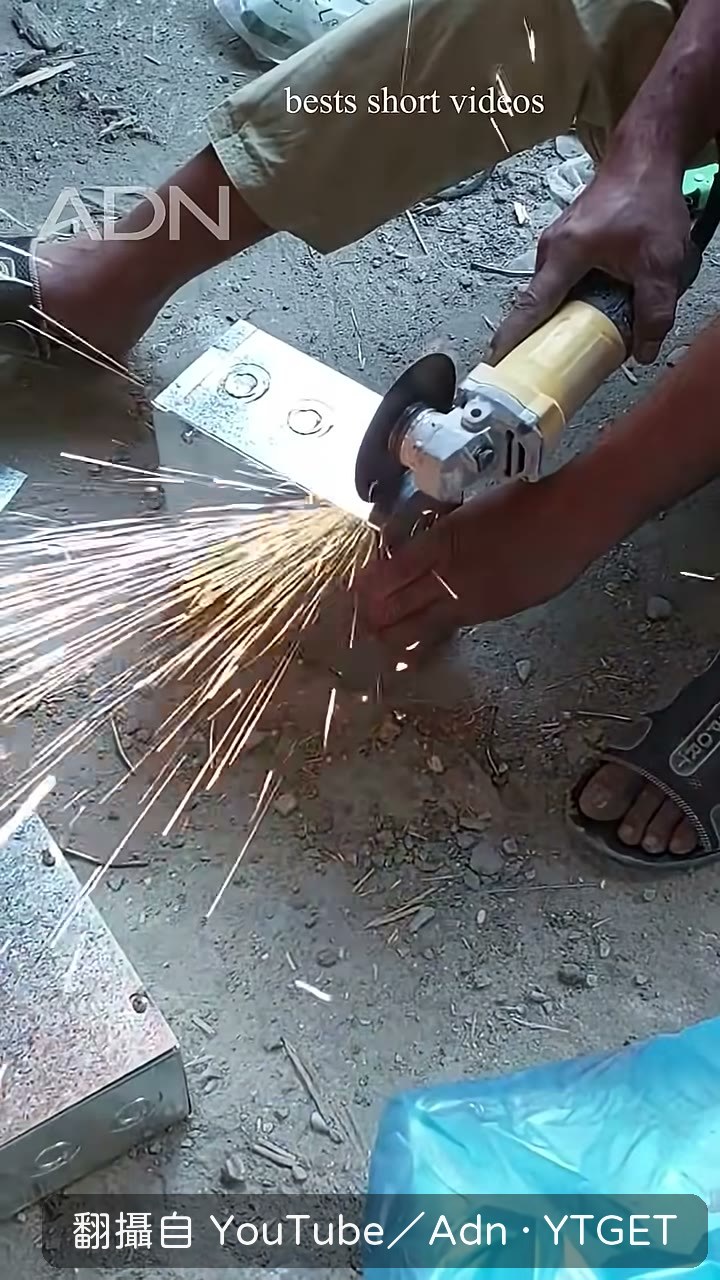 車底焊死的保險箱被開啟