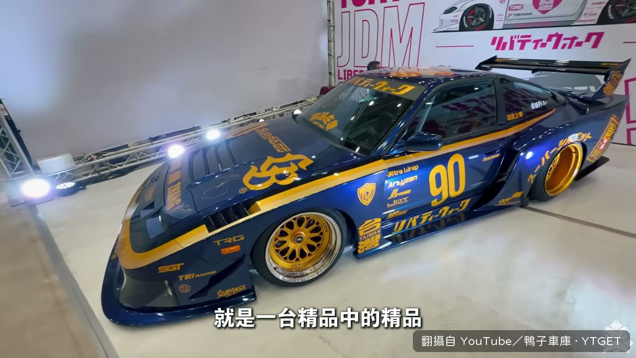 加藤社長幫車迷簽模型車