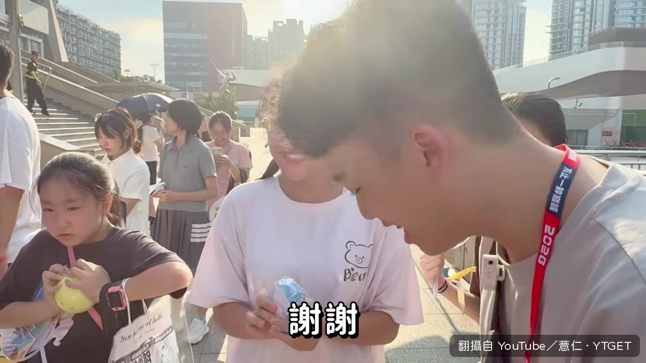 用限定皮膚跟路人換到手辦