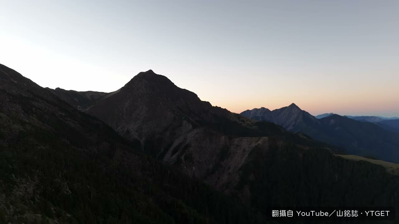 審馬陣草原拍中央尖山日出