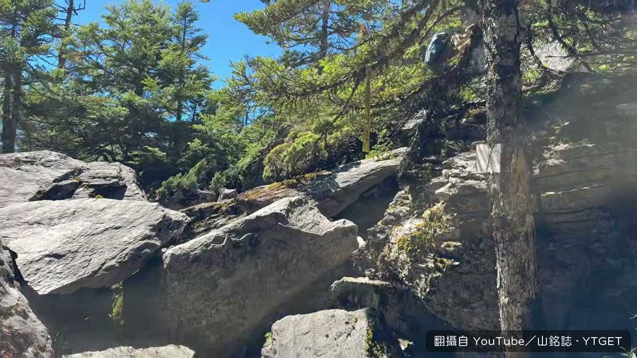 南湖南峰的白色巨石巖場