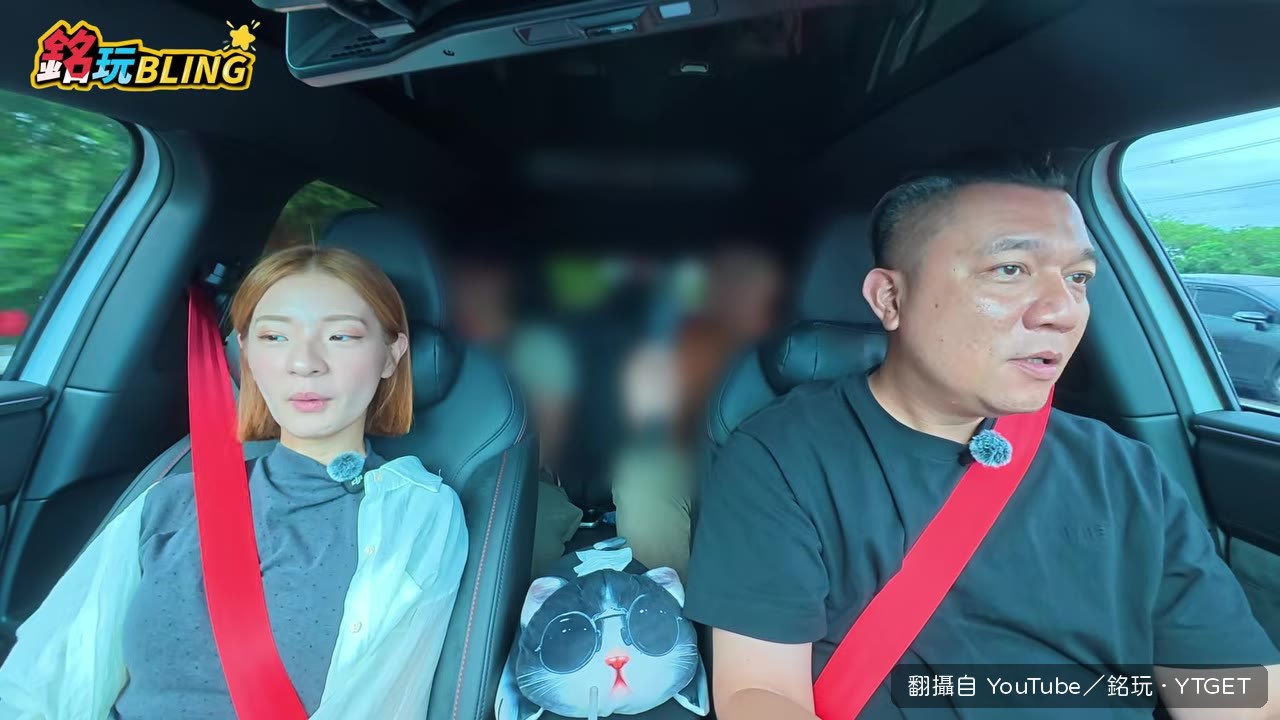 時速93公里輕踩油門加速貼背
