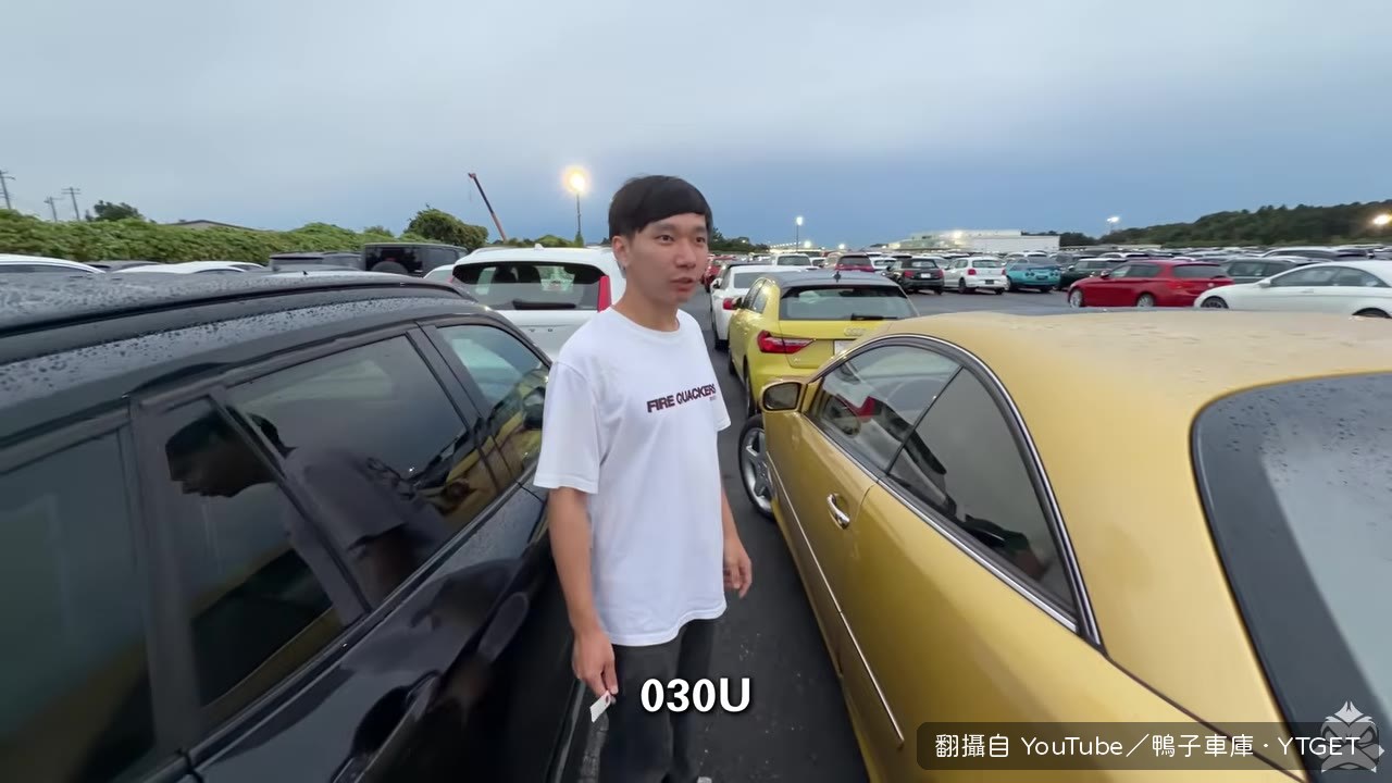 第一次看到實車，讚嘆Designo黃金金屬漆