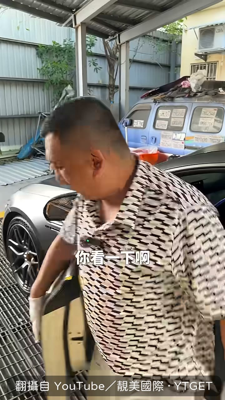 鏡頭帶到陶瓷煞車卡鉗