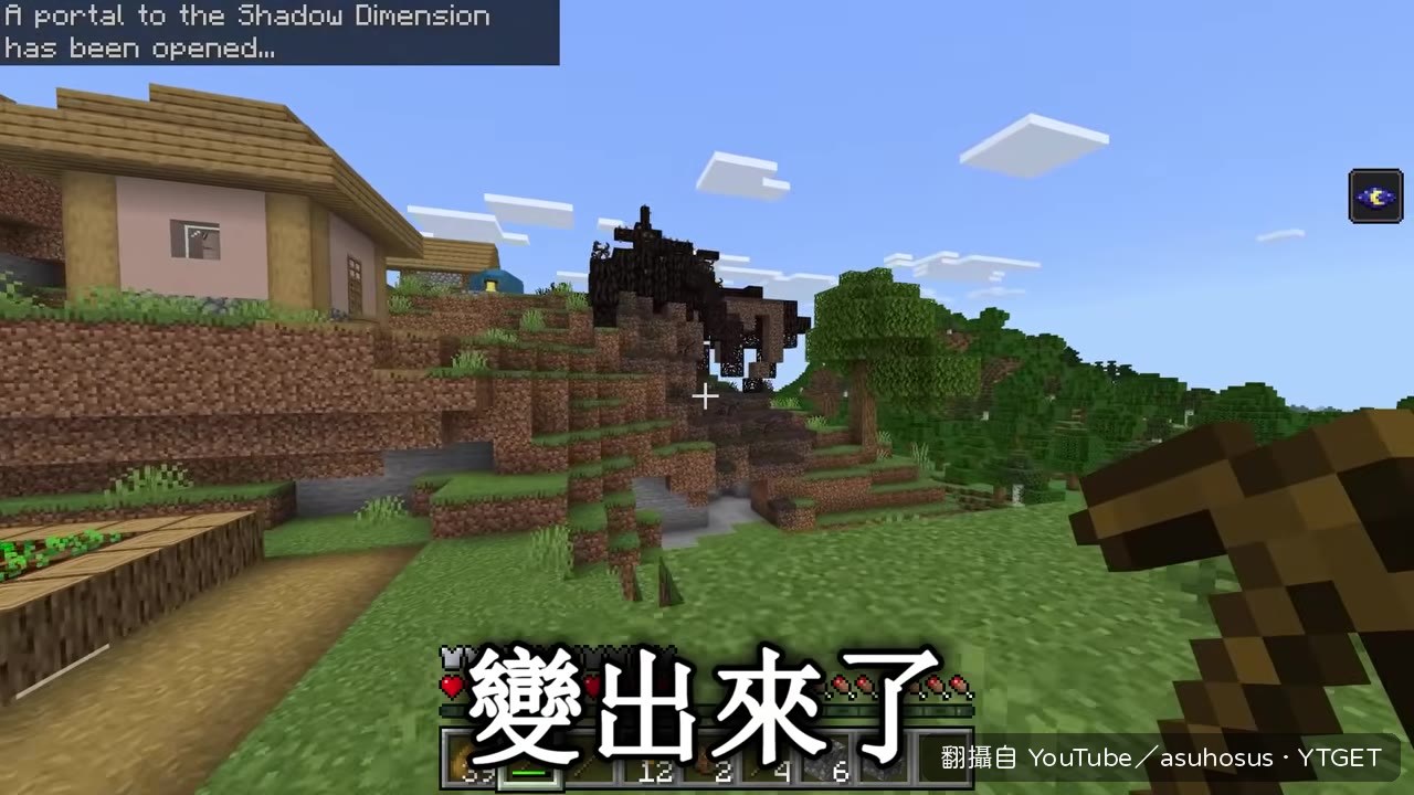 奇怪的樹根結構從霧中長出來