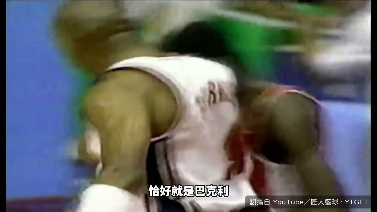 巴克利一拳打在安哥拉球員胸口