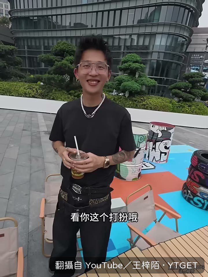 對手說他只是路過廣場