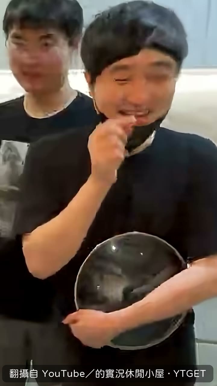 瑞斯帝亞喝一口就皺眉說這不可能是洋蔥濃湯