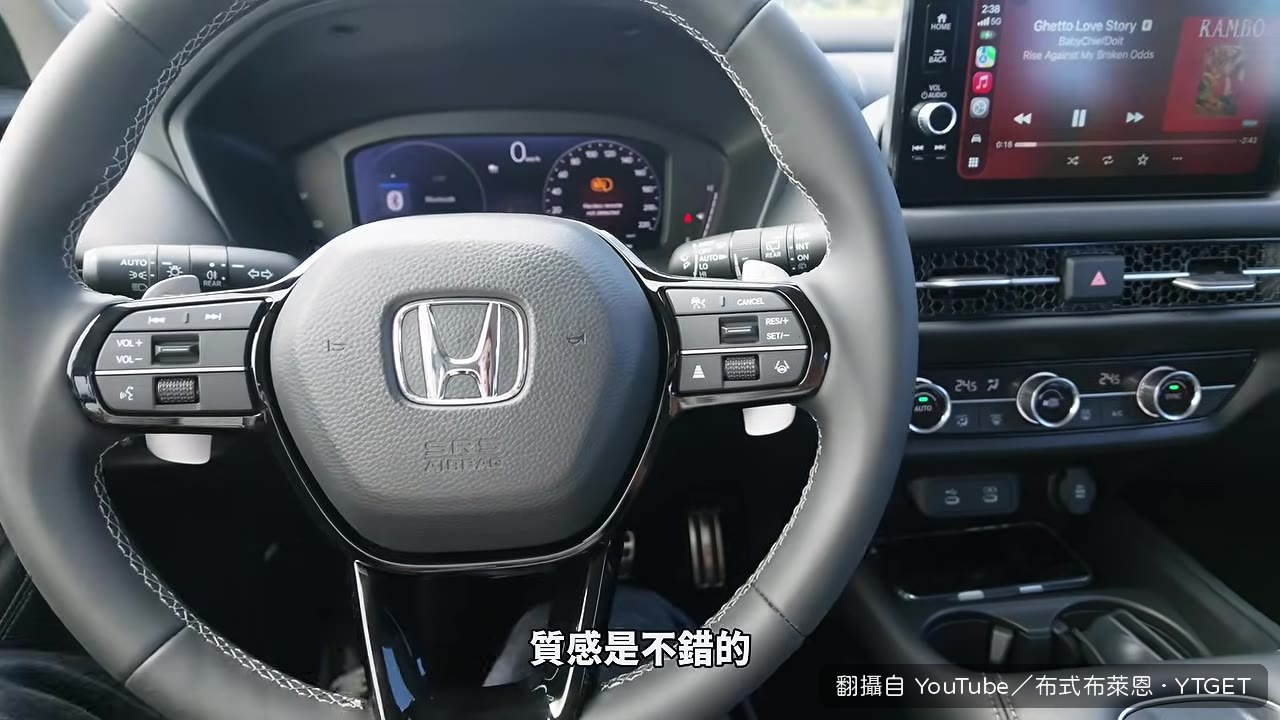 中控台摸到的都是軟質材料