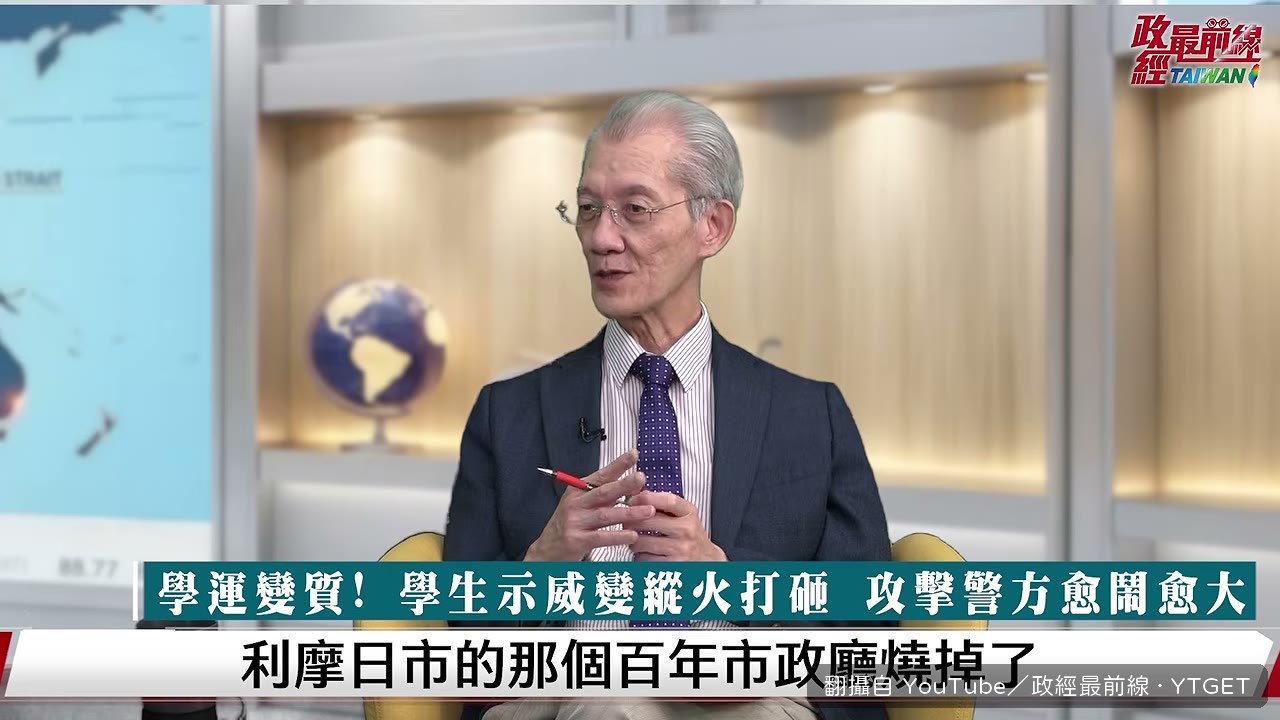 百年市政廳在火光中倒下