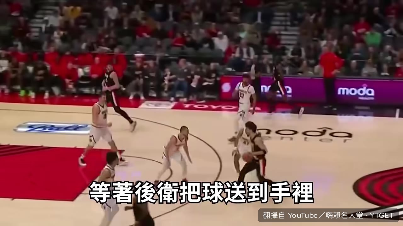 阿夫迪亞搶籃板直接發動反擊