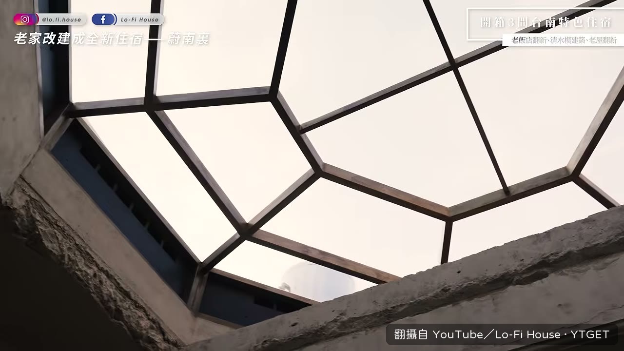 旭房型紅磚牆與紅色軟體