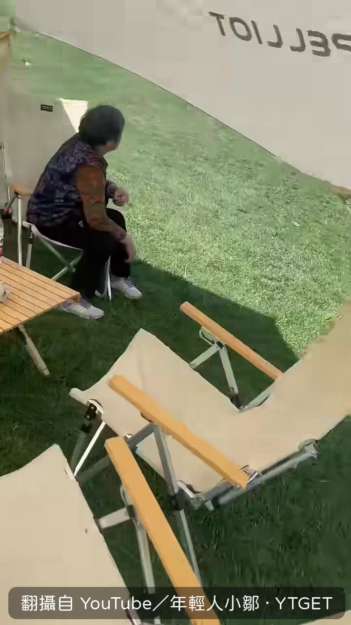 爺孫倆對著鏡頭喊「ye ye ye」