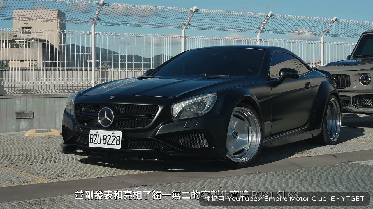 四台AMG在停車場排開