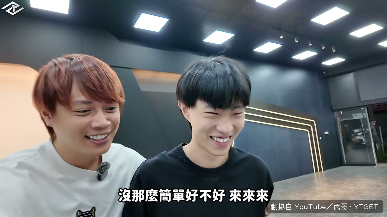 浩哲開門看到新方向盤