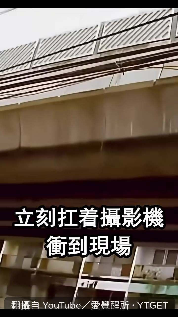 遺失物中心堆成小山的袋子