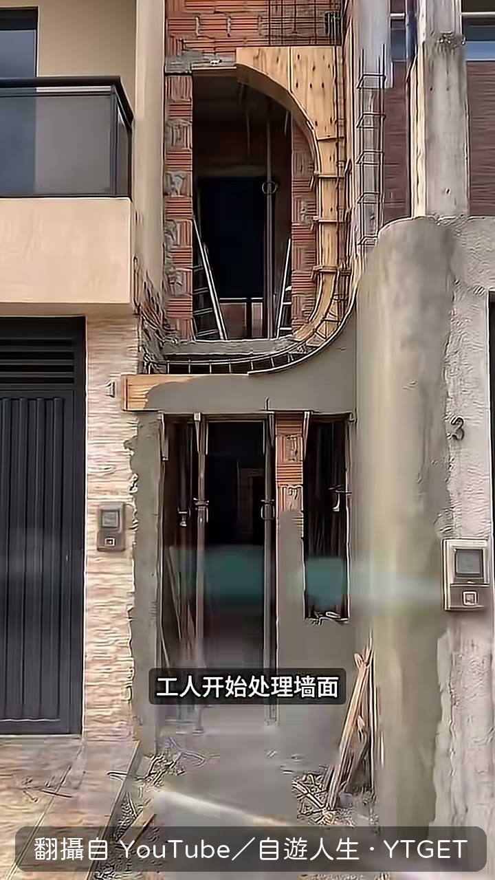 工人掛網找平牆面