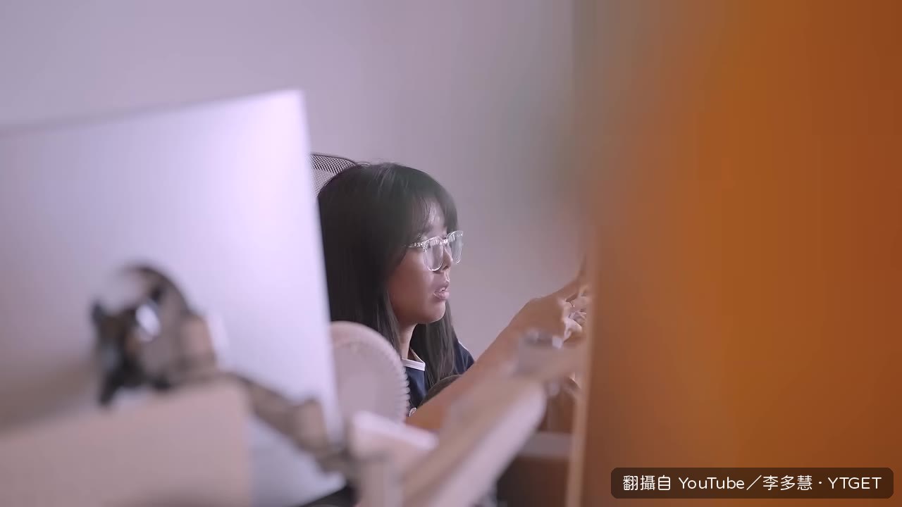 李多慧偷看同事素顏