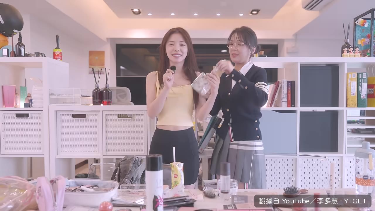 Lala換裝後照鏡子