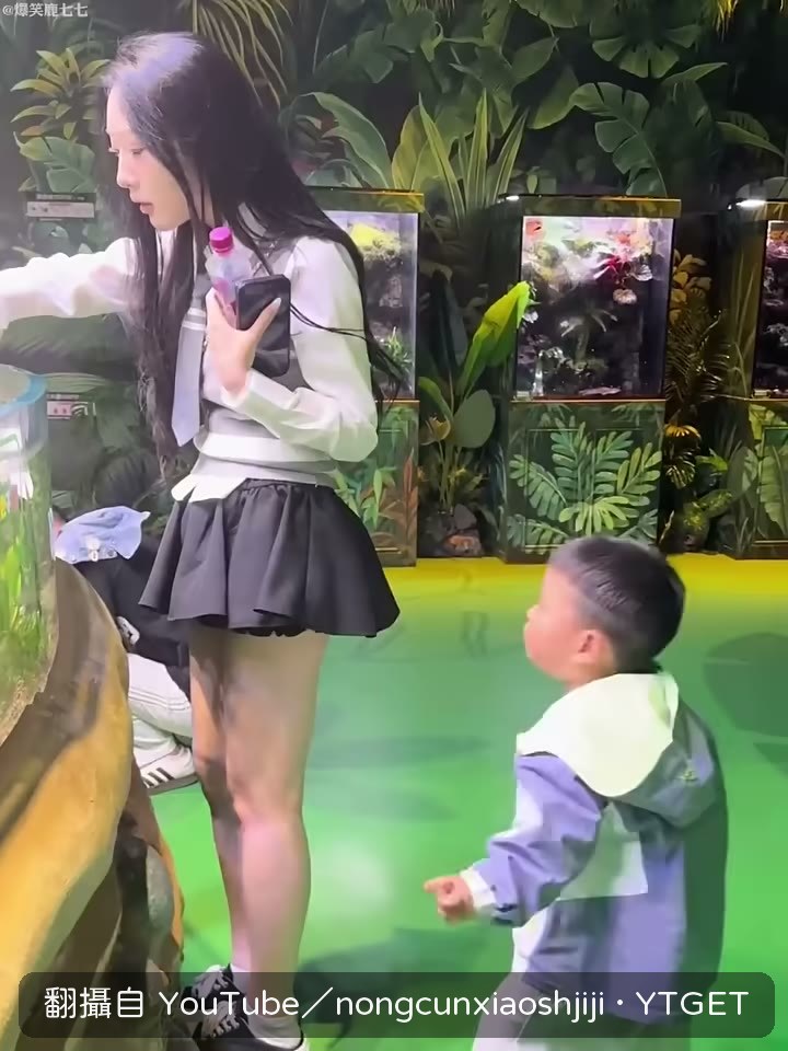 小孩對著陌生女子喊媽媽