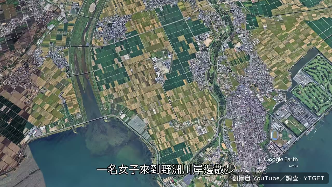 散步女子發現老鷹盤旋在草叢上空