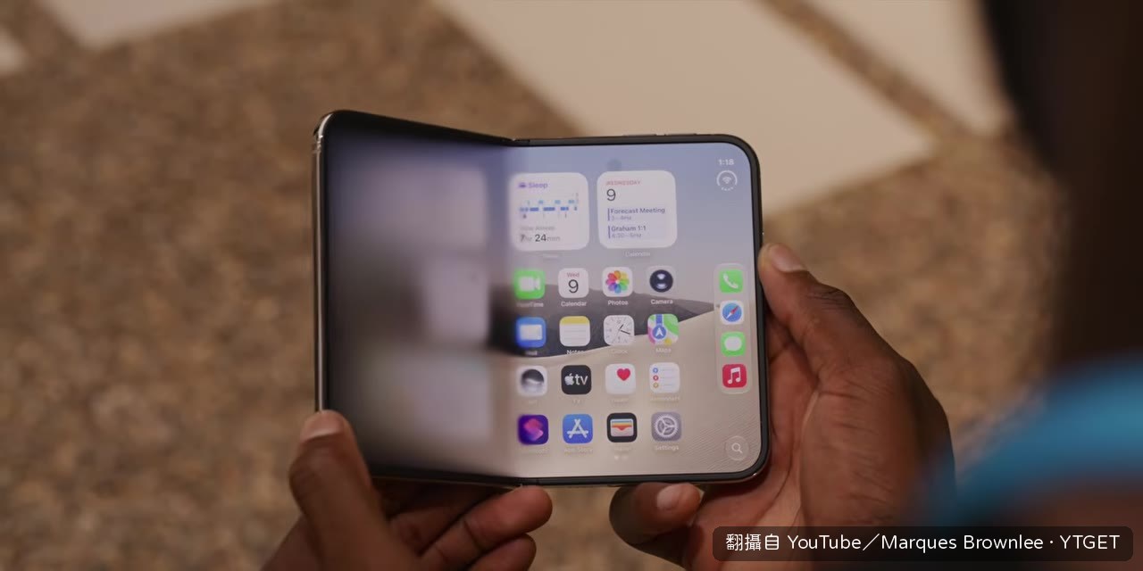 開啟後的 7.6 吋內螢幕