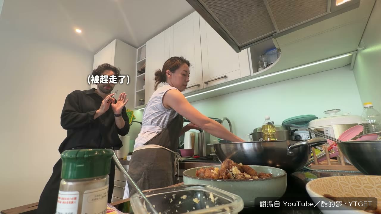 愛沙尼亞台灣同鄉會的炸排骨和月餅