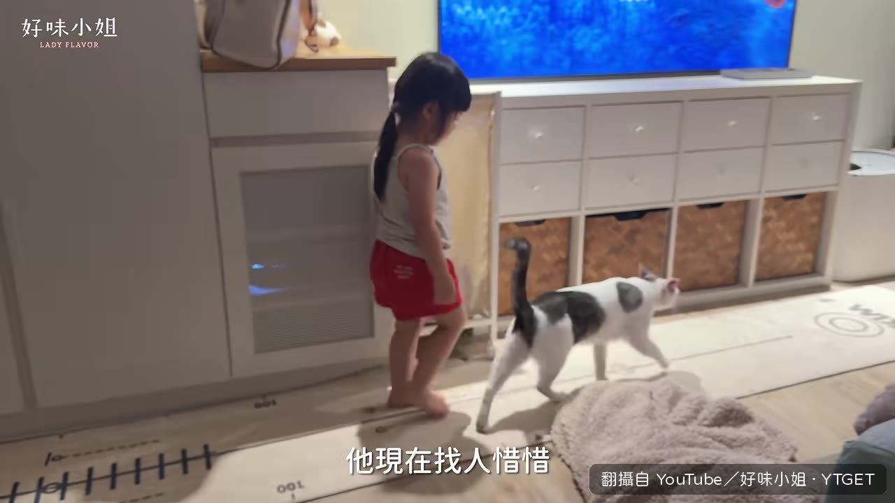 一牙落寞走掉的背影