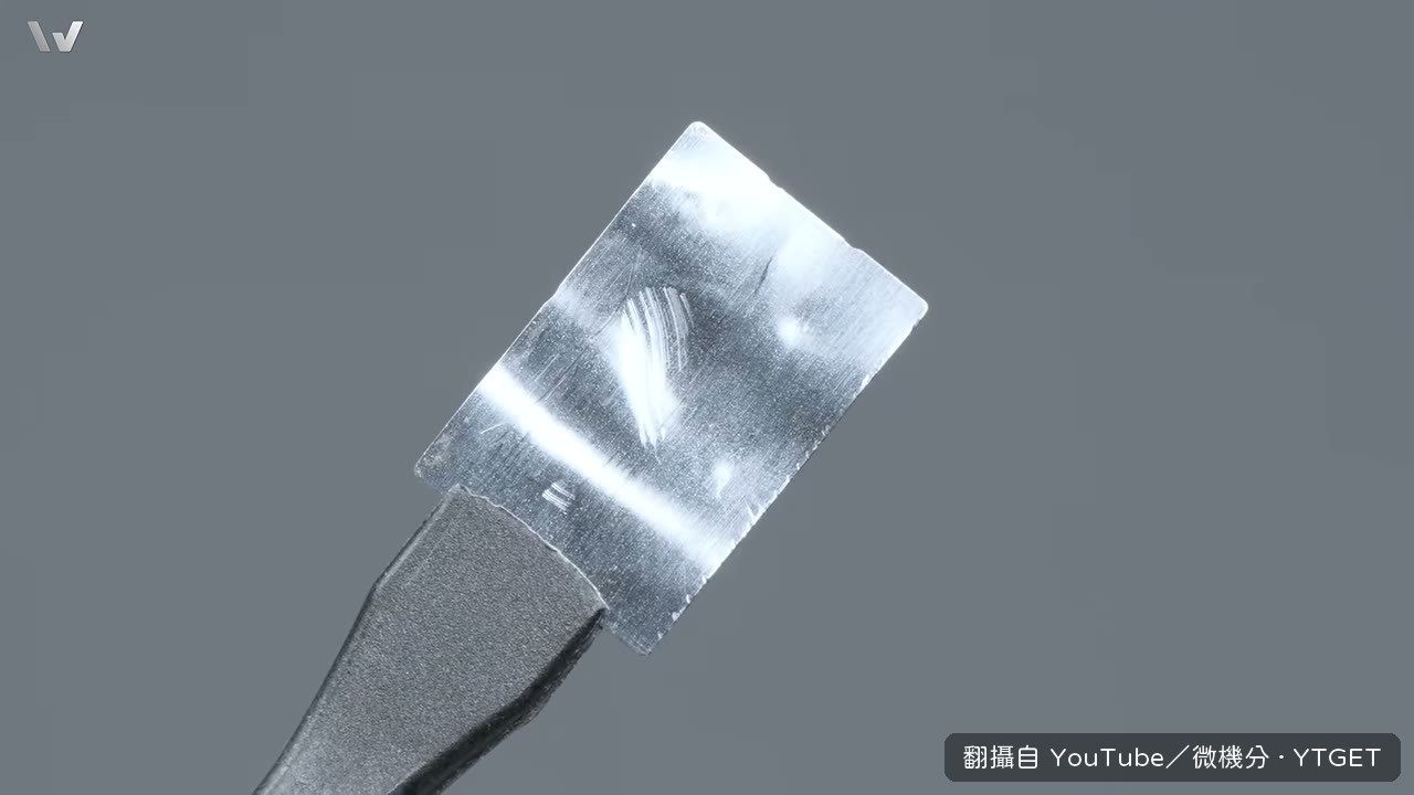 掀開屏蔽罩看 A20 Pro 晶片
