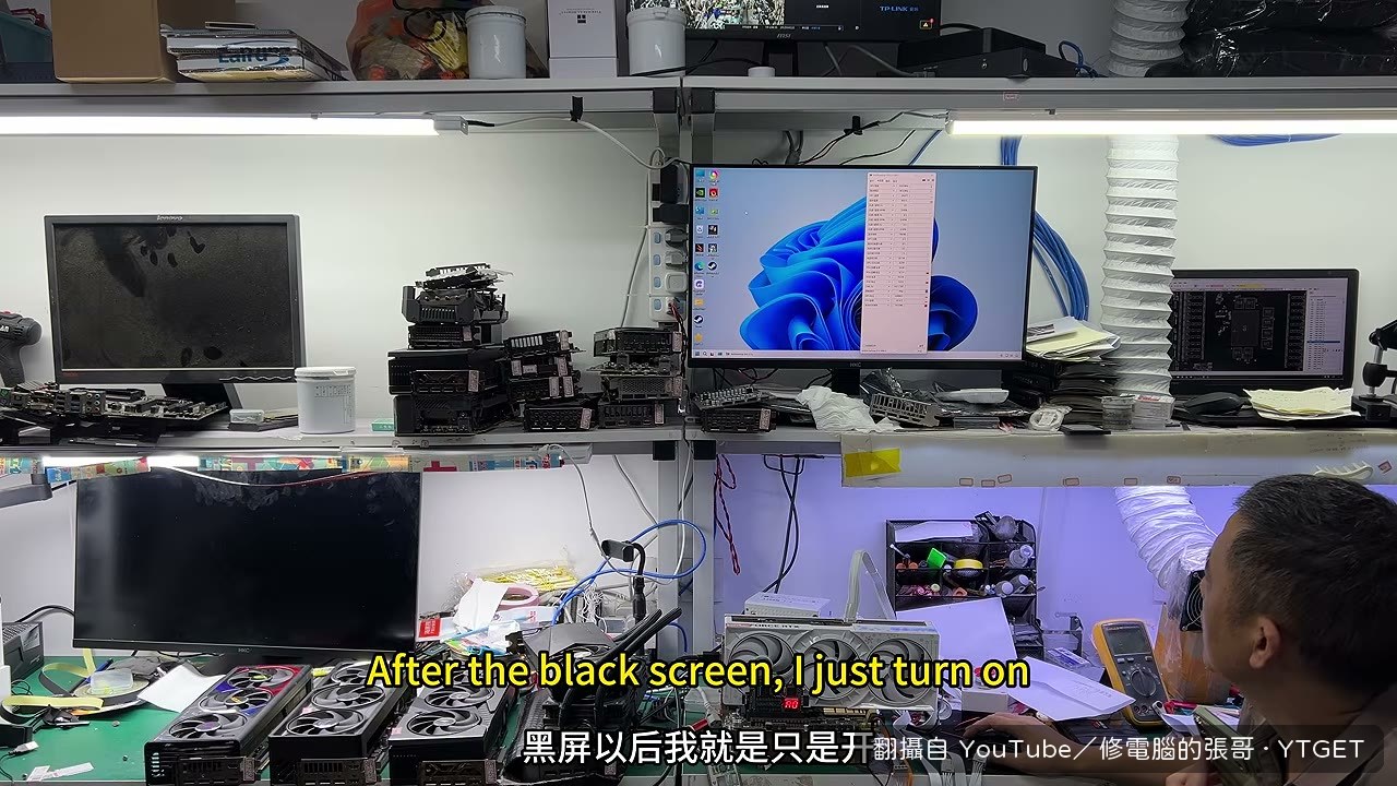 車主描述黑屏聞到焦味的過程